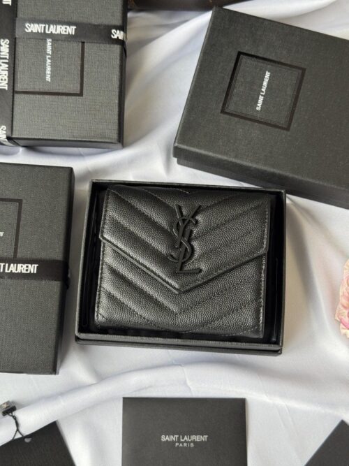 【AT10665】イヴ・サンローラン(Saint Laurent) 三つ折り牛革財布：贅沢なシルクタッチと優雅なダイヤ柄 | Saint Laurent