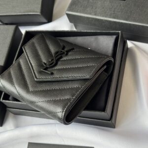 【AT10665】イヴ・サンローラン(Saint Laurent) 三つ折り牛革財布：贅沢なシルクタッチと優雅なダイヤ柄 | Saint Laurent