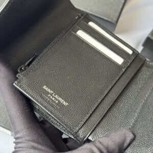 【AT10665】イヴ・サンローラン(Saint Laurent) 三つ折り牛革財布：贅沢なシルクタッチと優雅なダイヤ柄 | Saint Laurent