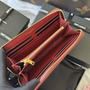 【AT10668】セントローレントのローズレッドメタリックカビアレザーウォレット | YSL