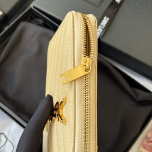 【AT10671】Saint Laurent クラシック キャビア革ウォレット - 贅沢なエレガンスと機能性の融合 | Saint Laurent
