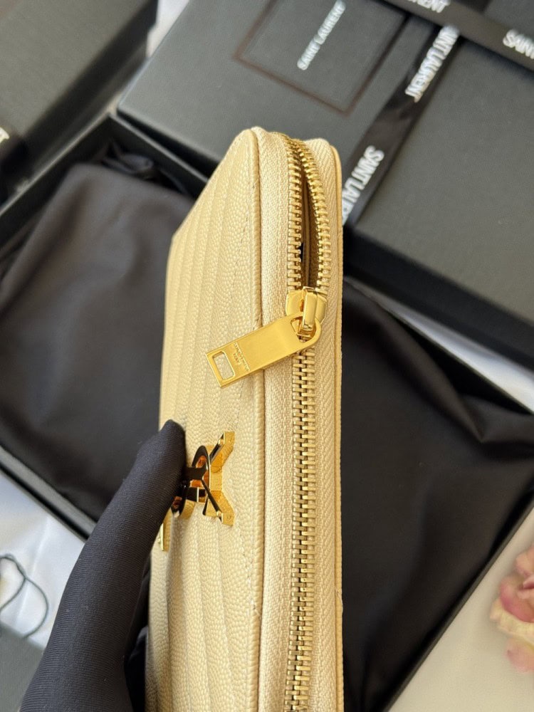 【AT10671】Saint Laurent クラシック キャビア革ウォレット - 贅沢なエレガンスと機能性の融合 | Saint Laurent