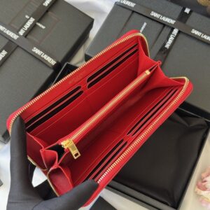 【AT10672】セイントローランYSLフィッシュスキン柄牛革ウォレット- 高級素材と洗練されたデザイン | Saint Laurent