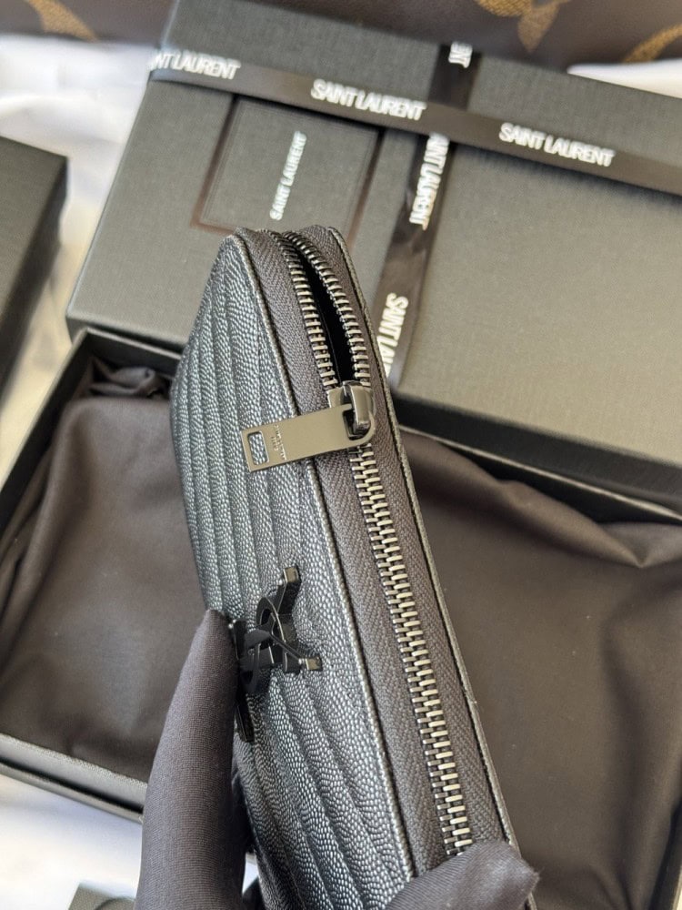 【AT10673】サンローランエレガントなキャビアスキンクラシックウォレット | Saint Laurent Paris
