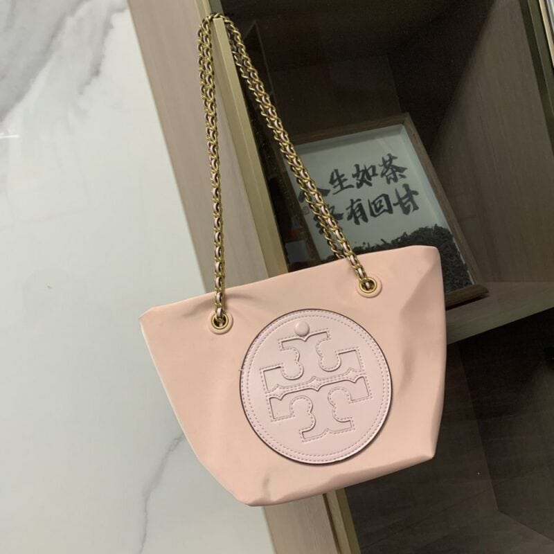【AT10680】トリーバーチTory Burch エラミニチェーンバッグ - 都会の女性の優雅さを引き立てるアイテム | Tory Burch