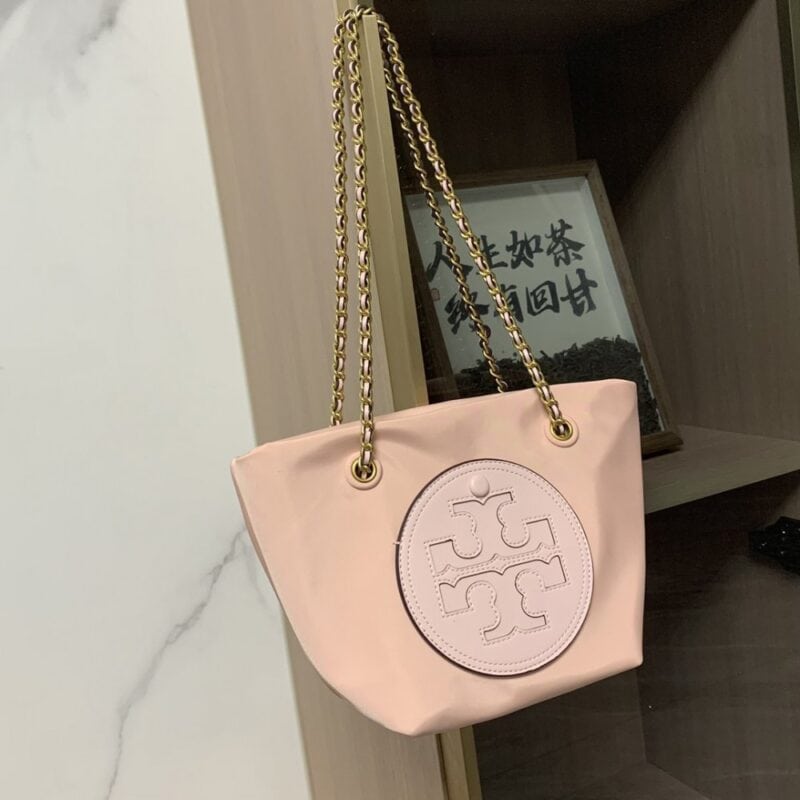 【AT10680】トリーバーチTory Burch エラミニチェーンバッグ - 都会の女性の優雅さを引き立てるアイテム | Tory Burch