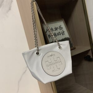 【AT10681】トリーバーチのEllaミニチェーンバッグ - 優雅な再生ナイロン素材で軽快な日常必需品 | Tory Burch