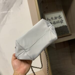 【AT10681】トリーバーチのEllaミニチェーンバッグ - 優雅な再生ナイロン素材で軽快な日常必需品 | Tory Burch