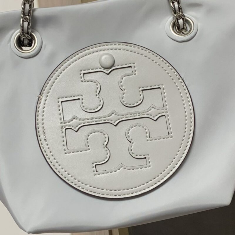 【AT10681】トリーバーチのEllaミニチェーンバッグ - 優雅な再生ナイロン素材で軽快な日常必需品 | Tory Burch