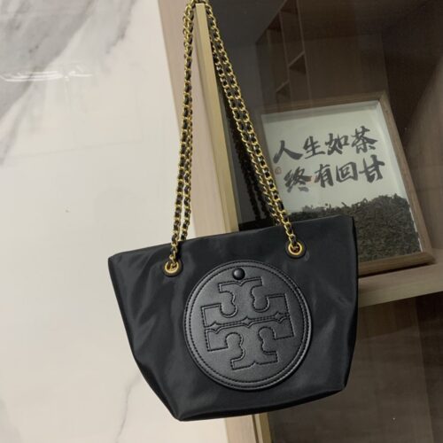 【AT10683】Tory BurchのEllaミニチェーンバッグ - 高品質リサイクル素材で軽やかなエレガントさを表現 | Tory Burch