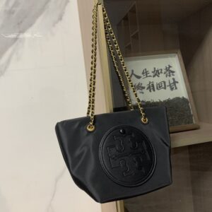 【AT10683】Tory BurchのEllaミニチェーンバッグ - 高品質リサイクル素材で軽やかなエレガントさを表現 | Tory Burch