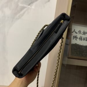 【AT10683】Tory BurchのEllaミニチェーンバッグ - 高品質リサイクル素材で軽やかなエレガントさを表現 | Tory Burch