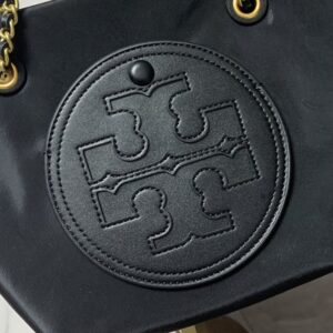 【AT10683】Tory BurchのEllaミニチェーンバッグ - 高品質リサイクル素材で軽やかなエレガントさを表現 | Tory Burch