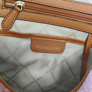 【AT10684】マイケル・コースのRhea Zip バックパック - 都会のファッションとくつろぎを放つバッグ | Michael Kors