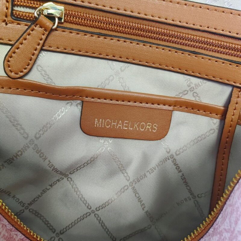 【AT10684】マイケル・コースのRhea Zip バックパック - 都会のファッションとくつろぎを放つバッグ | Michael Kors