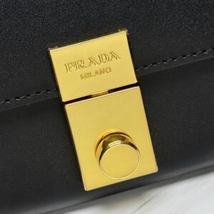 【AT10690】プラダ（Prada）高級チェーンウォレット、上品なファッションセンスを表現 | Prada