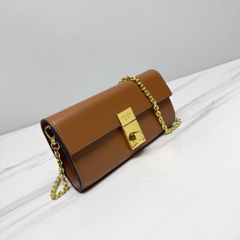 【AT10691】贅沢なプラダレザーチェーンバッグ - 優雅な女性向けの上質なアート作品 | Prada Italy