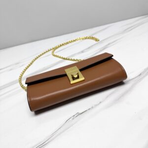 【AT10691】贅沢なプラダレザーチェーンバッグ - 優雅な女性向けの上質なアート作品 | Prada Italy