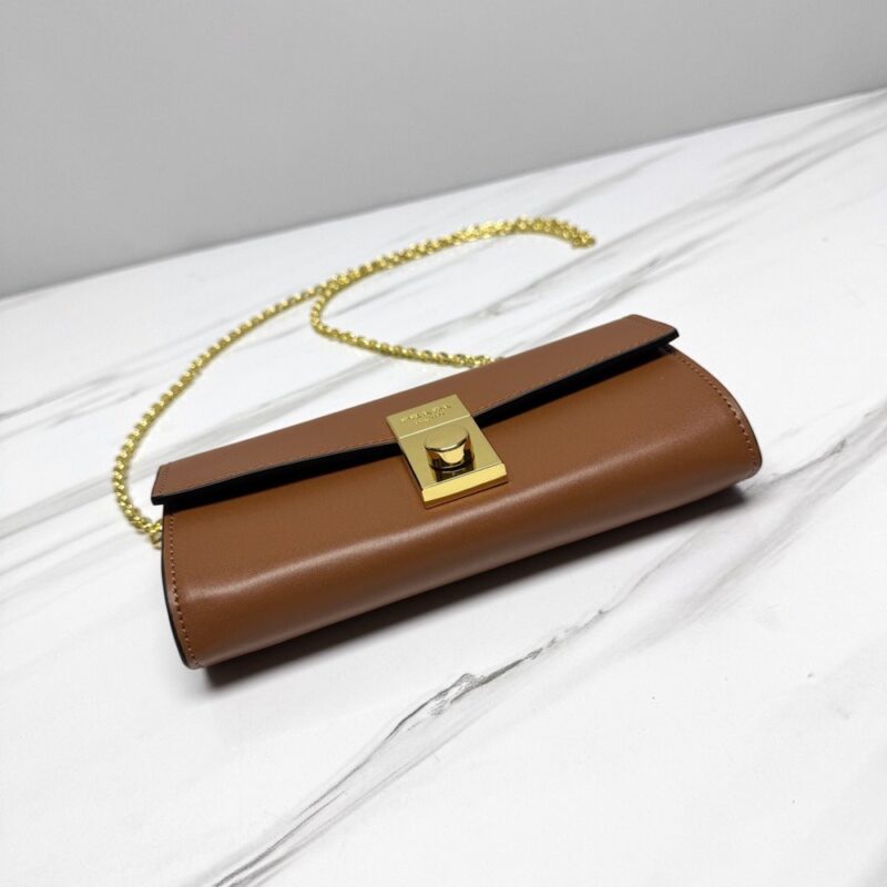 【AT10691】贅沢なプラダレザーチェーンバッグ - 優雅な女性向けの上質なアート作品 | Prada Italy