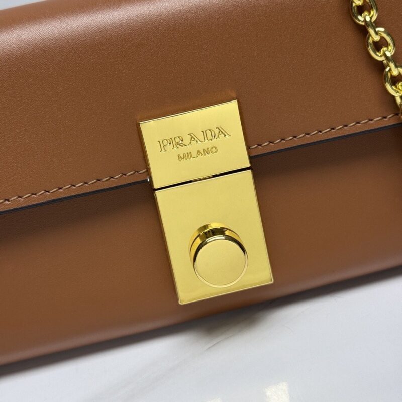 【AT10691】贅沢なプラダレザーチェーンバッグ - 優雅な女性向けの上質なアート作品 | Prada Italy