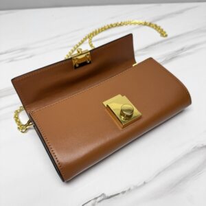 【AT10691】贅沢なプラダレザーチェーンバッグ - 優雅な女性向けの上質なアート作品 | Prada Italy