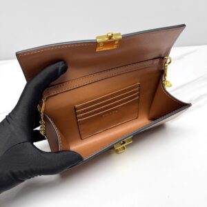 【AT10691】贅沢なプラダレザーチェーンバッグ - 優雅な女性向けの上質なアート作品 | Prada Italy