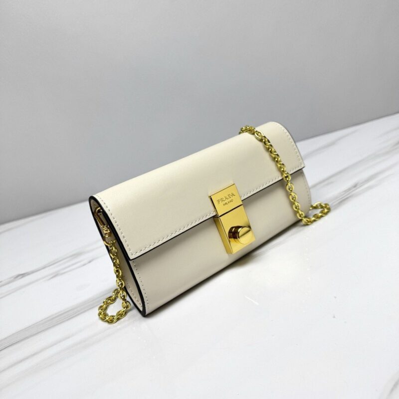 【AT10692】プラダ エレガントな都会の女性向け象牙色レザーチェーンバッグ | Prada Italy