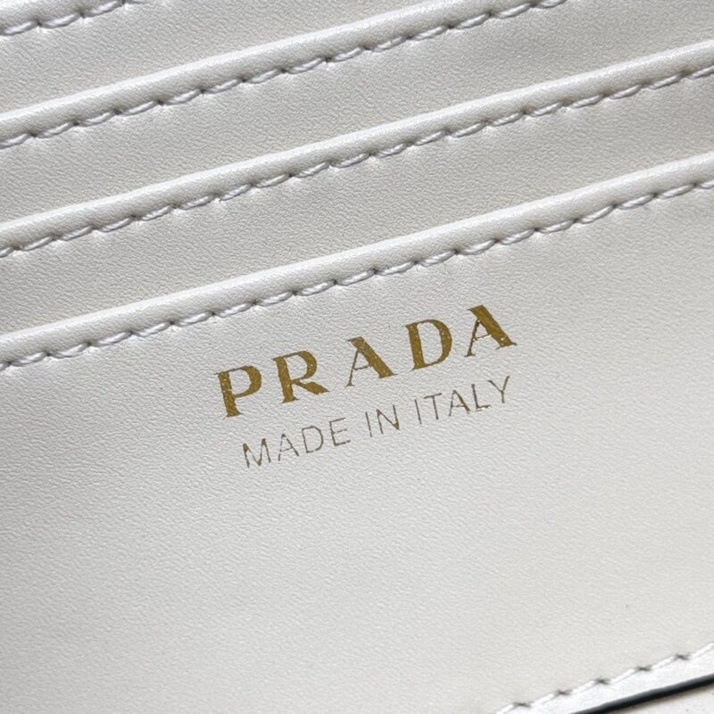 【AT10692】プラダ エレガントな都会の女性向け象牙色レザーチェーンバッグ | Prada Italy