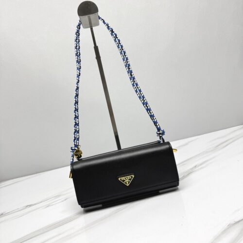 【AT10693】プラダの小さなハンドバッグ | ブラックレザーストラップ付き | 高級エレガントデザイン | Prada
