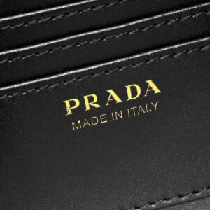 【AT10693】プラダの小さなハンドバッグ | ブラックレザーストラップ付き | 高級エレガントデザイン | Prada