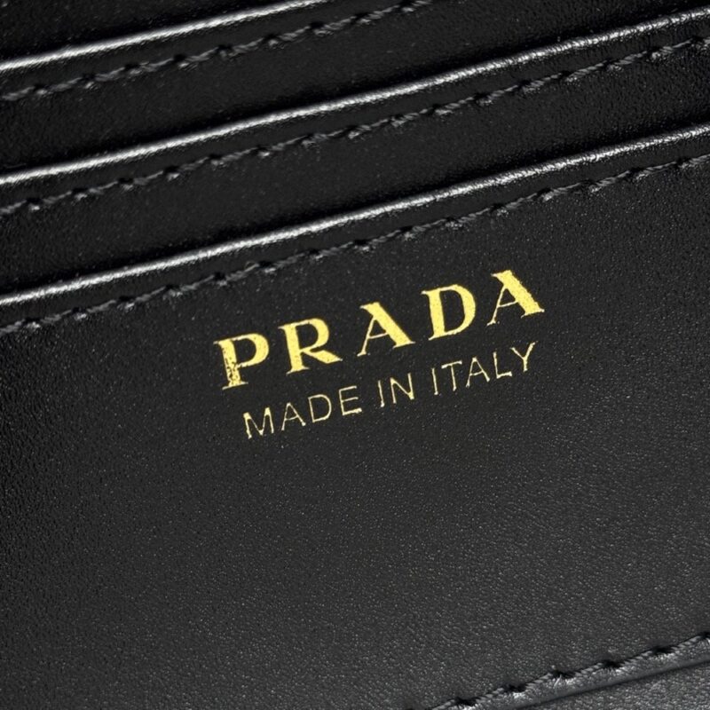 【AT10693】プラダの小さなハンドバッグ | ブラックレザーストラップ付き | 高級エレガントデザイン | Prada