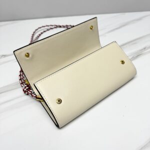 【AT10694】プラダ（Prada）クラシックな牛革折りたたみ財布 コンパクトデザイン | Prada