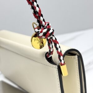 【AT10694】プラダ（Prada）クラシックな牛革折りたたみ財布 コンパクトデザイン | Prada