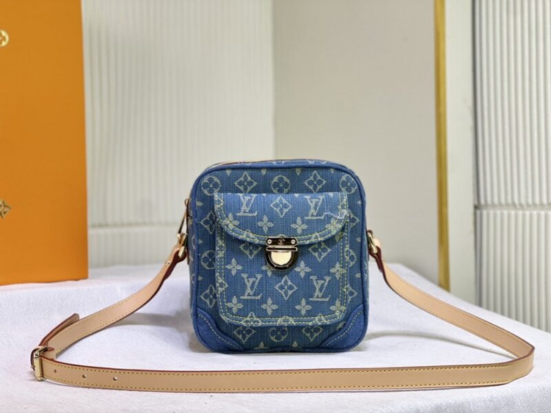 【AT10864】ルイ・ヴィトンのクラシックなデニムブルー斜めがけバッグ、都会の贅沢なファッションアイテム | Louis Vuitton Malletier