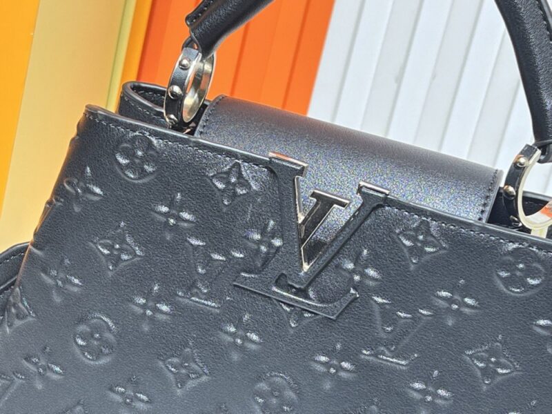 【AT10866】ルイ・ヴィトン Capucinesミニハンドバッグ- 贅沢なTaurillonレザー製、V字金属デザイン | Louis Vuitton Malletier