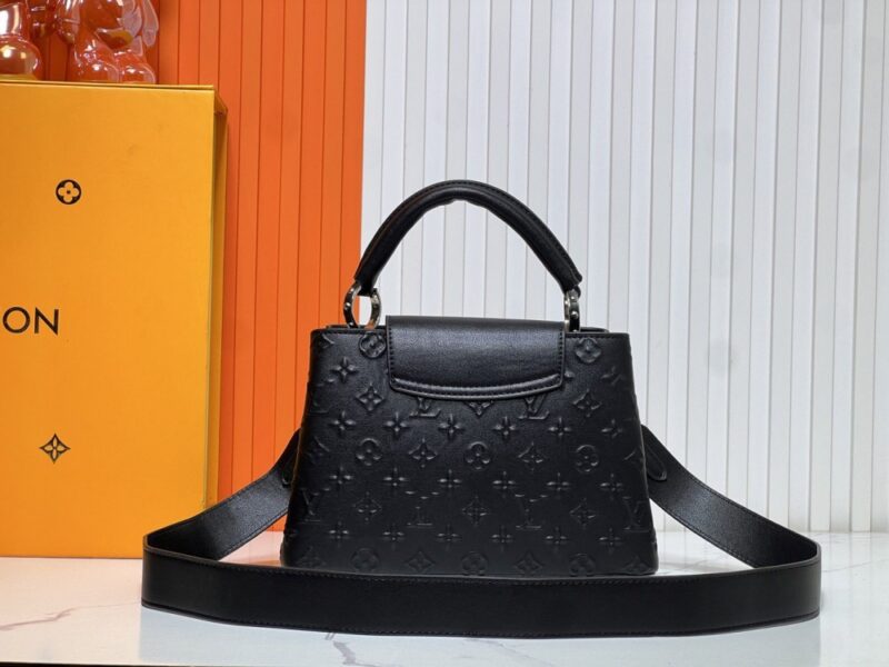 【AT10866】ルイ・ヴィトン Capucinesミニハンドバッグ- 贅沢なTaurillonレザー製、V字金属デザイン | Louis Vuitton Malletier