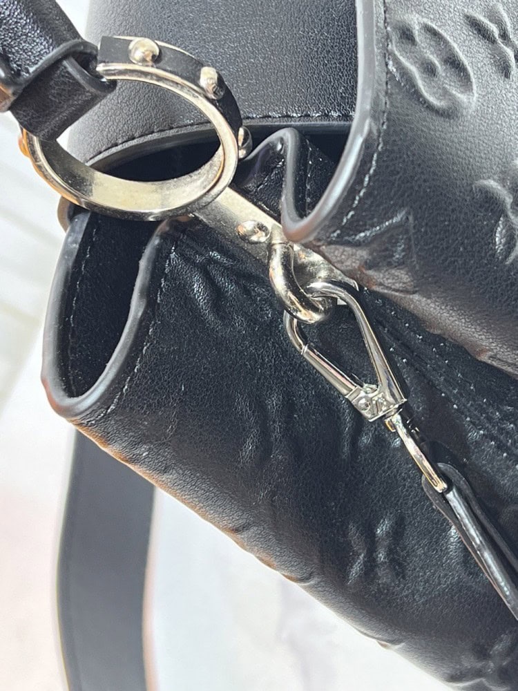 【AT10866】ルイ・ヴィトン Capucinesミニハンドバッグ- 贅沢なTaurillonレザー製、V字金属デザイン | Louis Vuitton Malletier