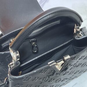 【AT10866】ルイ・ヴィトン Capucinesミニハンドバッグ- 贅沢なTaurillonレザー製、V字金属デザイン | Louis Vuitton Malletier