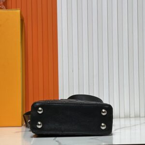 【AT10867】ルイ・ヴィトン タウリヨンレザー キャプシーヌミニハンドバッグ | Louis Vuitton