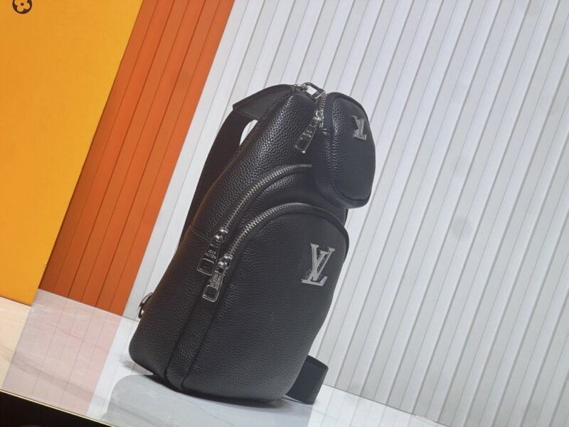 【AT10868】ルイ·ヴィトンの高級レザーチェストポーチ - 都市エリートのための贅沢なアクセサリー | Louis Vuitton Malletier