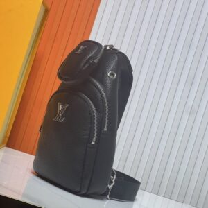 【AT10868】ルイ·ヴィトンの高級レザーチェストポーチ - 都市エリートのための贅沢なアクセサリー | Louis Vuitton Malletier