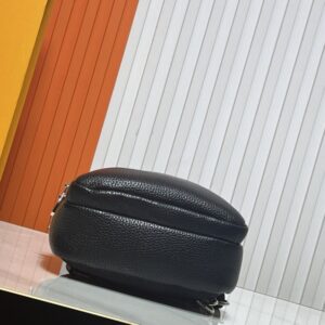 【AT10868】ルイ·ヴィトンの高級レザーチェストポーチ - 都市エリートのための贅沢なアクセサリー | Louis Vuitton Malletier