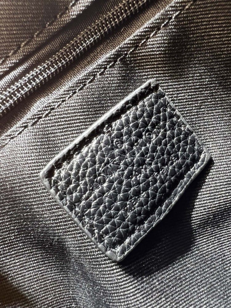 【AT10868】ルイ·ヴィトンの高級レザーチェストポーチ - 都市エリートのための贅沢なアクセサリー | Louis Vuitton Malletier