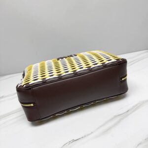 【AT10878】Miu Miu 夏の編みバッグ、軽やかで優雅なリゾートファッション - ブランドの卓越した工芸を体現する | Miu Miu
