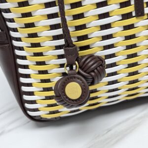 【AT10878】Miu Miu 夏の編みバッグ、軽やかで優雅なリゾートファッション - ブランドの卓越した工芸を体現する | Miu Miu