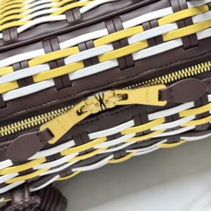 【AT10878】Miu Miu 夏の編みバッグ、軽やかで優雅なリゾートファッション - ブランドの卓越した工芸を体現する | Miu Miu