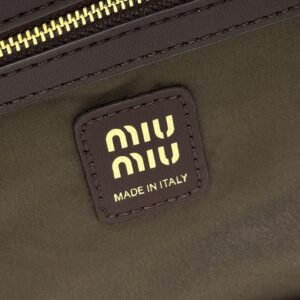 【AT10878】Miu Miu 夏の編みバッグ、軽やかで優雅なリゾートファッション - ブランドの卓越した工芸を体現する | Miu Miu