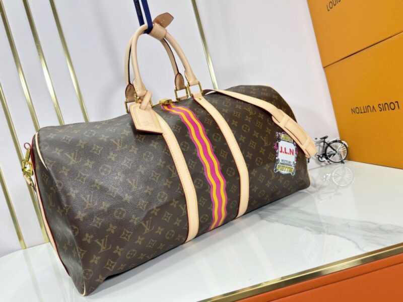 【AT10879】ルイ・ヴィトン(Louis Vuitton) クラシックKeepall 55トラベルバッグ - モノグラムキャンバスでファッション旅行の伝説を継承 | Louis Vuitton