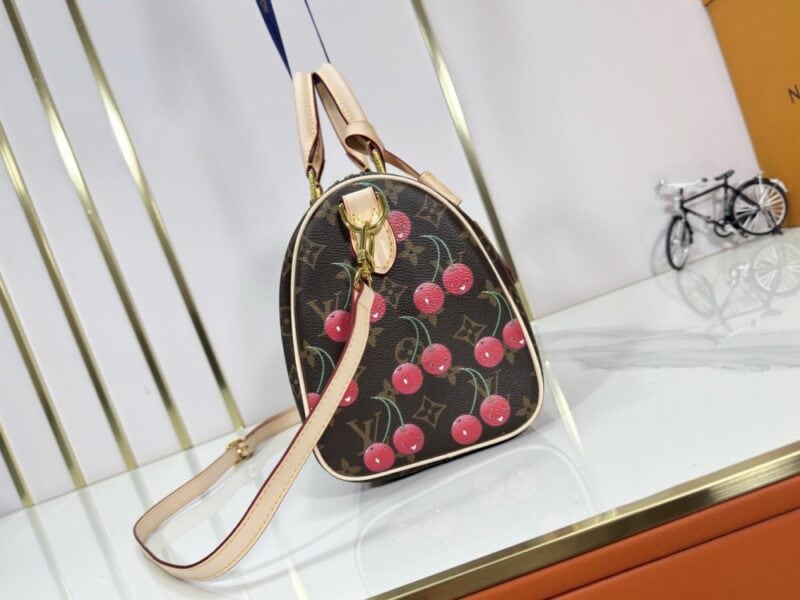 【AT10880】サクラ柄デザインのクラシックなNano Speedyハンドバッグ | Louis Vuitton