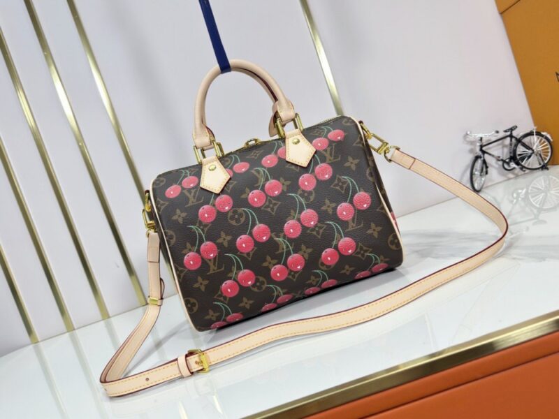 【AT10880】サクラ柄デザインのクラシックなNano Speedyハンドバッグ | Louis Vuitton